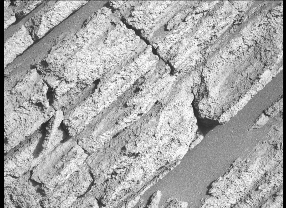 This image was taken by MCZ_LEFT onboard NASA's Mars rover Perseverance on Sol 477