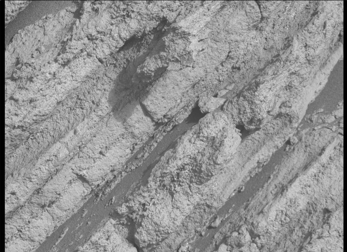 This image was taken by MCZ_RIGHT onboard NASA's Mars rover Perseverance on Sol 477