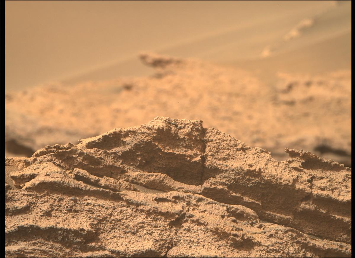 This image was taken by MCZ_RIGHT onboard NASA's Mars rover Perseverance on Sol 483