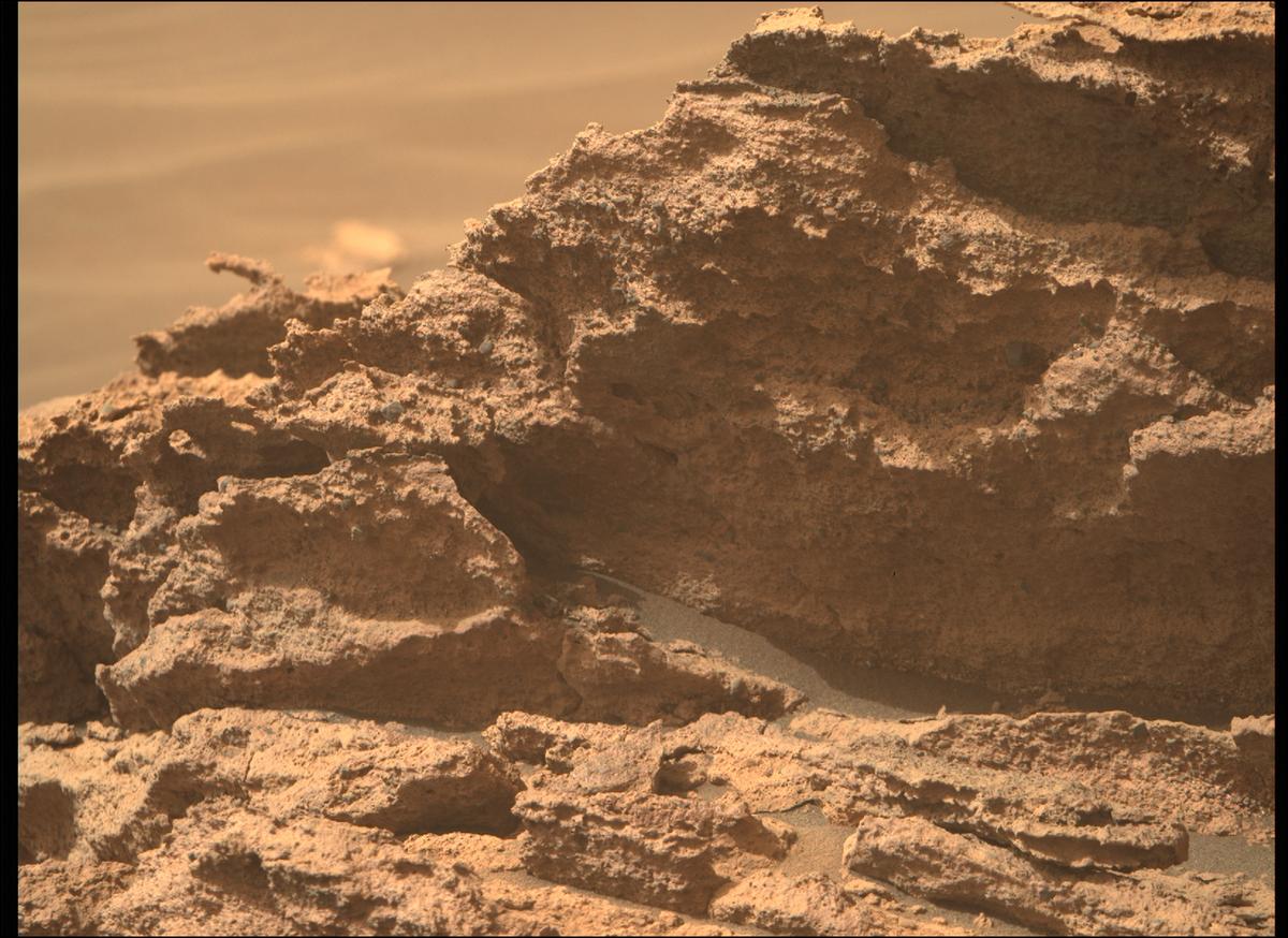 This image was taken by MCZ_RIGHT onboard NASA's Mars rover Perseverance on Sol 483