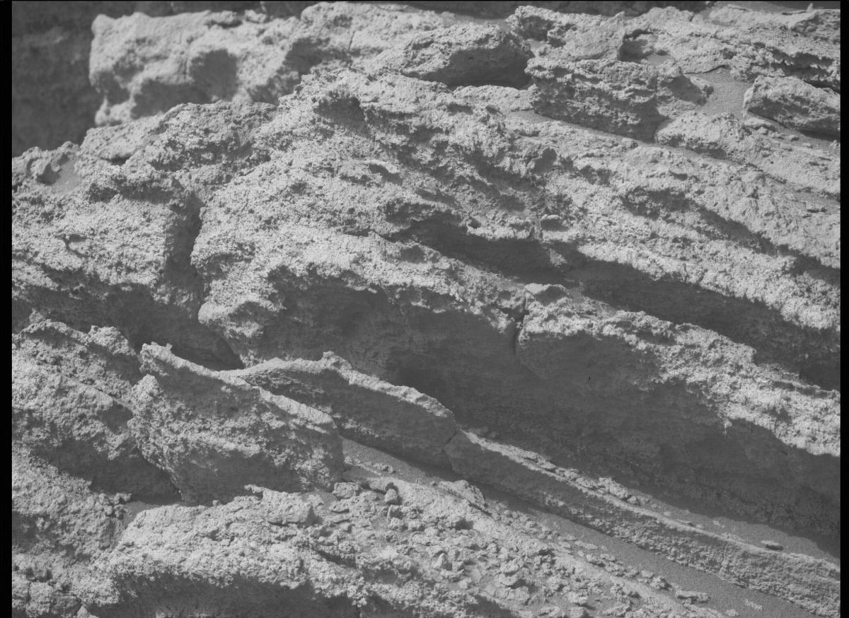 This image was taken by MCZ_RIGHT onboard NASA's Mars rover Perseverance on Sol 483