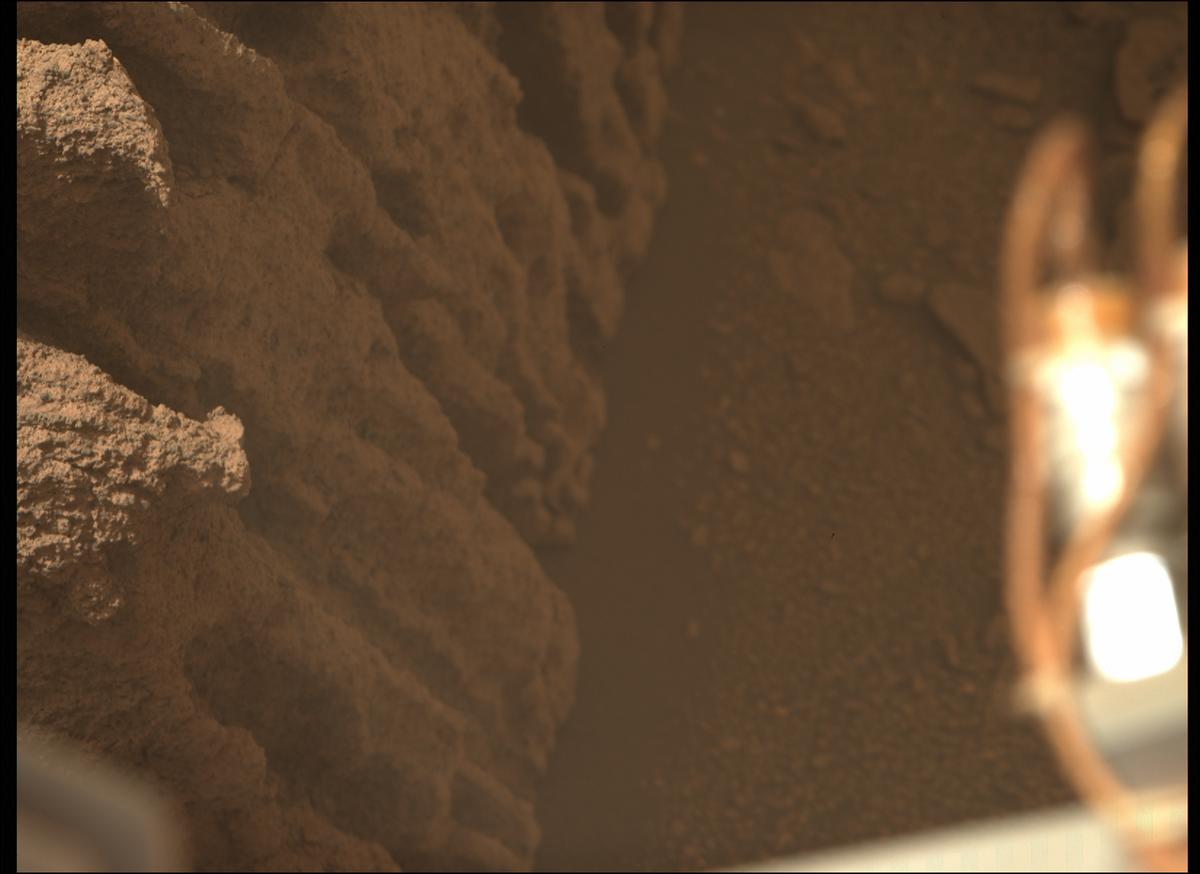 This image was taken by MCZ_RIGHT onboard NASA's Mars rover Perseverance on Sol 483