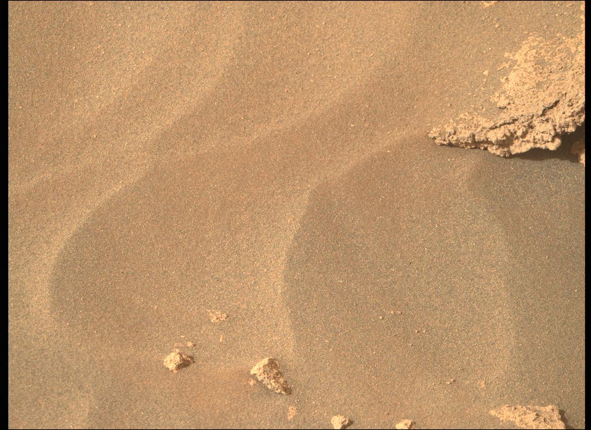 This image was taken by MCZ_RIGHT onboard NASA's Mars rover Perseverance on Sol 488