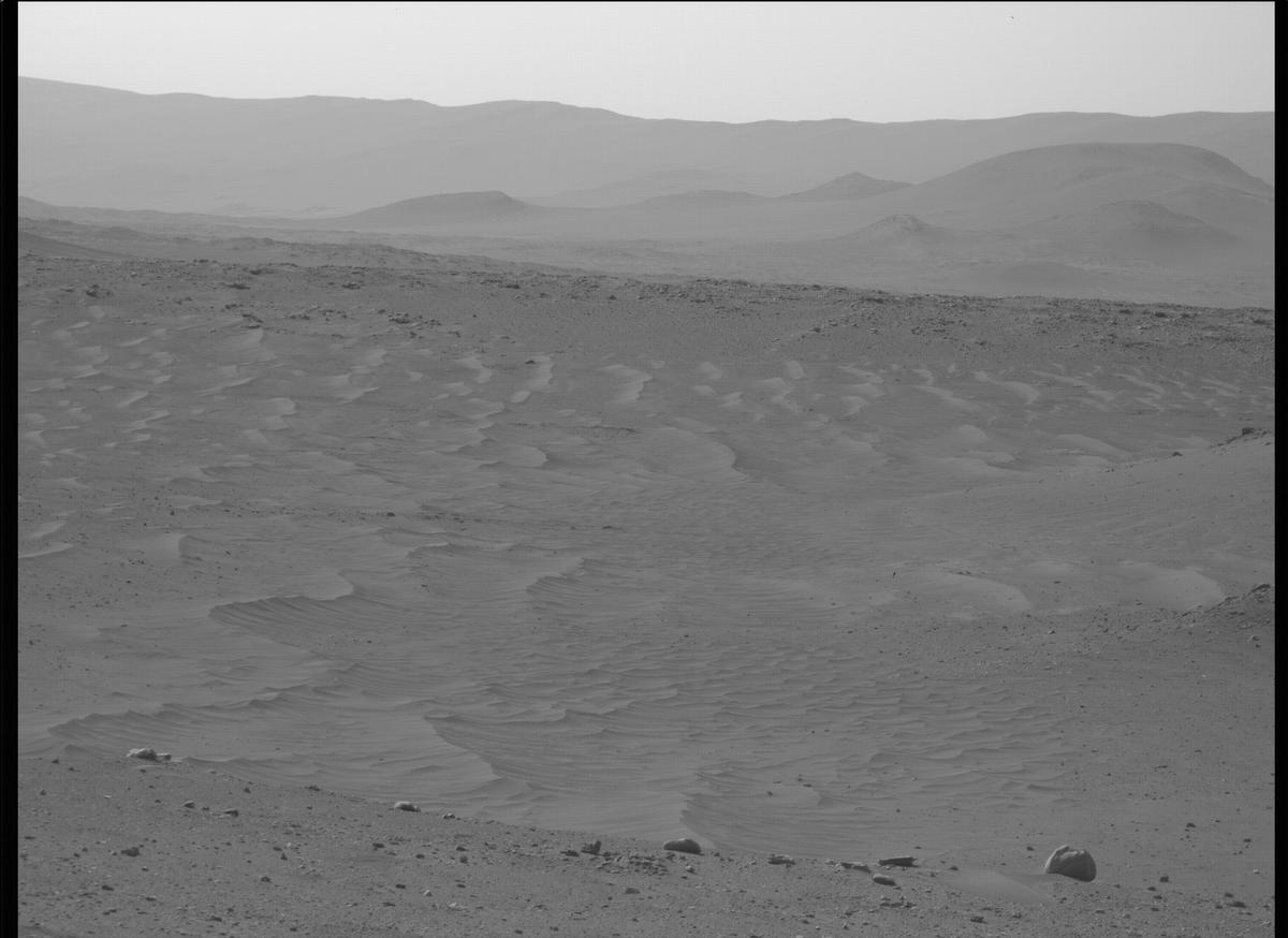 This image was taken by MCZ_RIGHT onboard NASA's Mars rover Perseverance on Sol 489