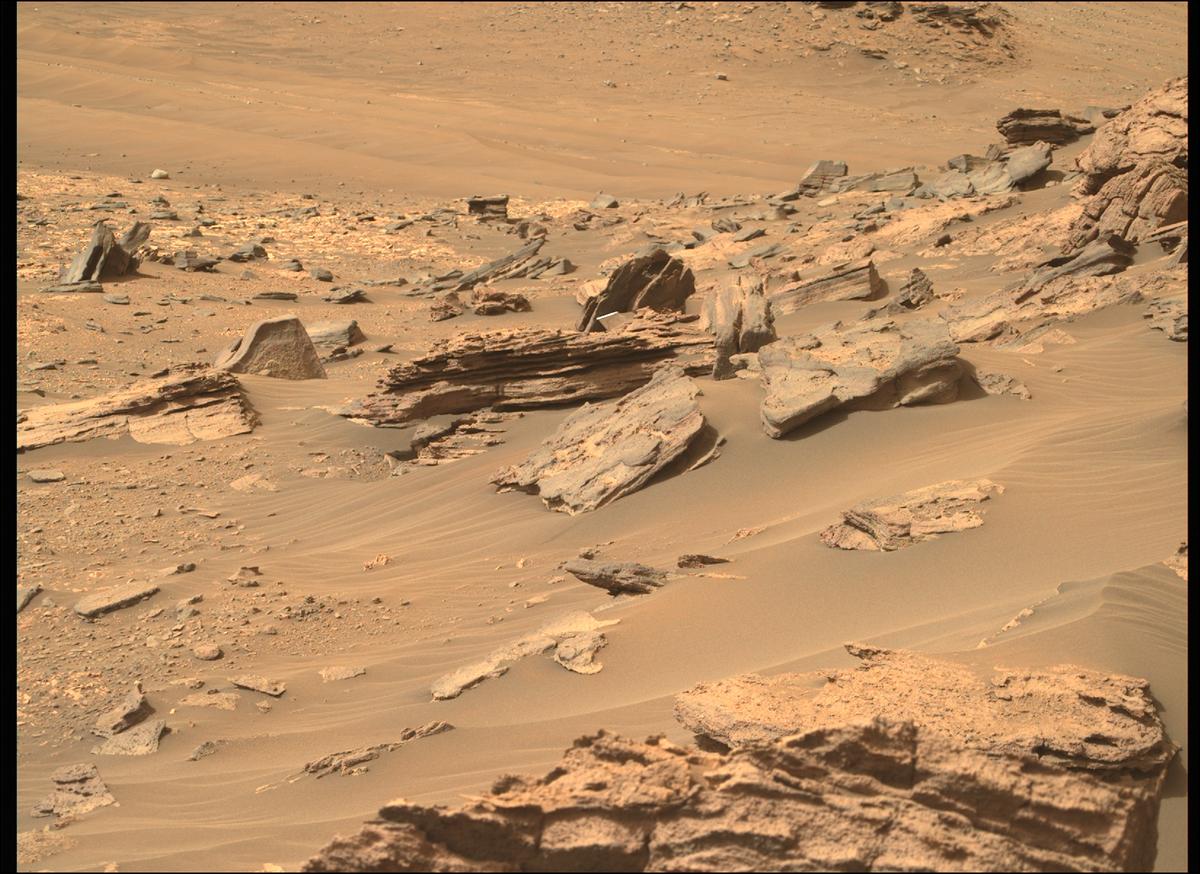 This image was taken by MCZ_RIGHT onboard NASA's Mars rover Perseverance on Sol 489