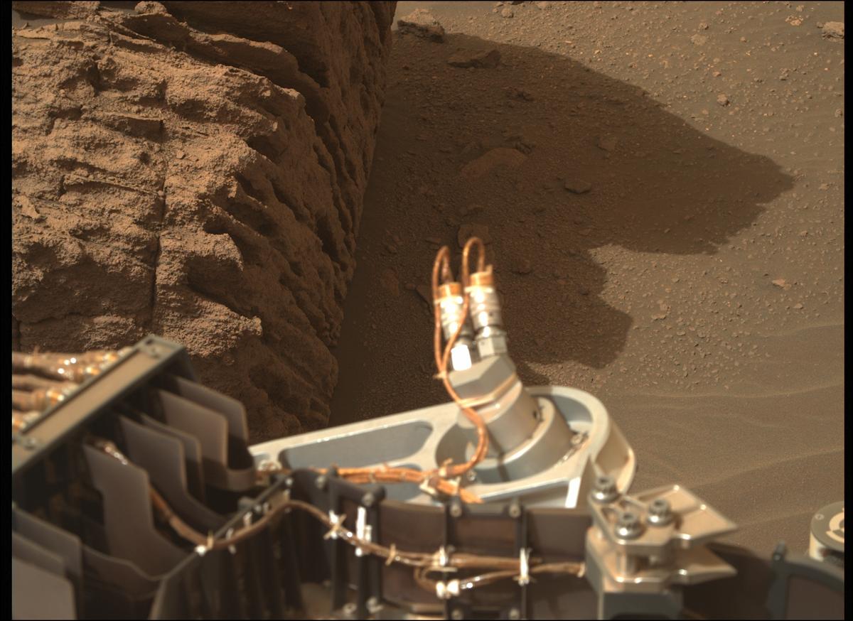 This image was taken by MCZ_RIGHT onboard NASA's Mars rover Perseverance on Sol 489