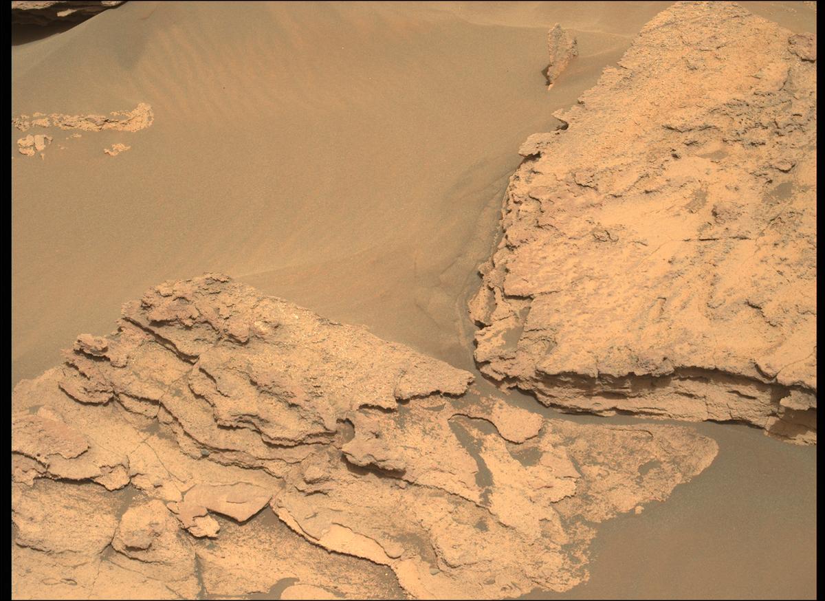 This image was taken by MCZ_LEFT onboard NASA's Mars rover Perseverance on Sol 492