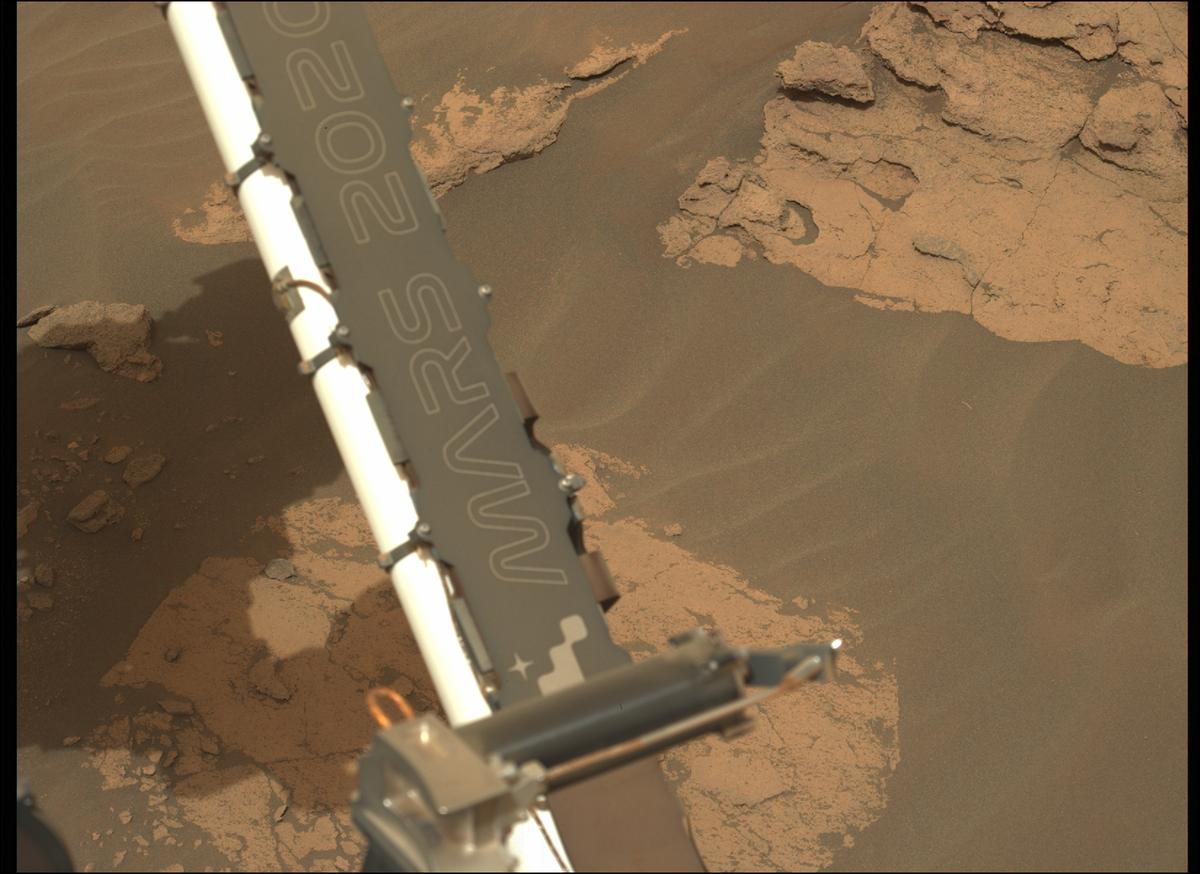 This image was taken by MCZ_LEFT onboard NASA's Mars rover Perseverance on Sol 492
