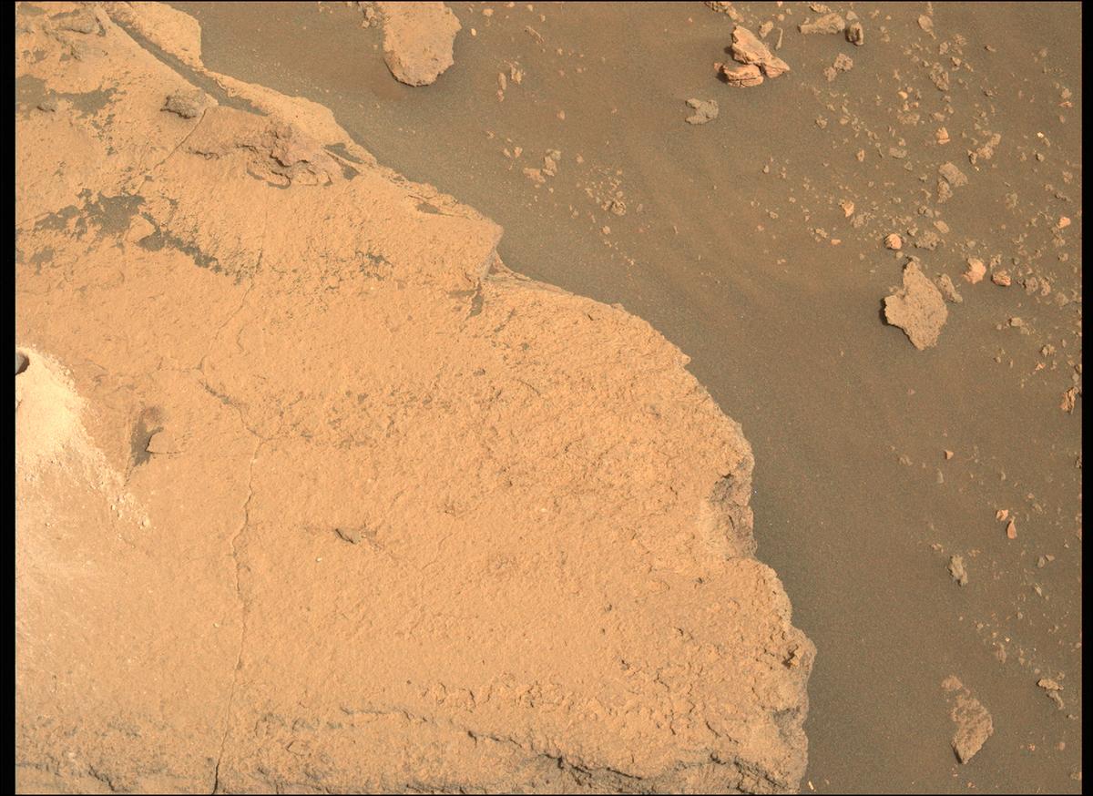 This image was taken by MCZ_LEFT onboard NASA's Mars rover Perseverance on Sol 492