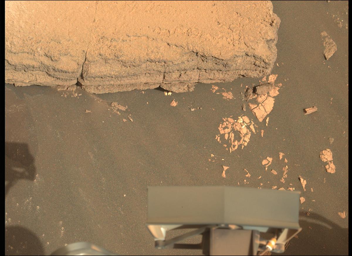 This image was taken by MCZ_LEFT onboard NASA's Mars rover Perseverance on Sol 492