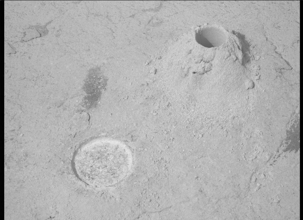 This image was taken by MCZ_RIGHT onboard NASA's Mars rover Perseverance on Sol 492