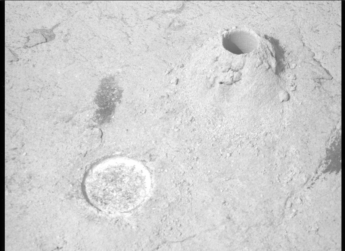 This image was taken by MCZ_RIGHT onboard NASA's Mars rover Perseverance on Sol 492