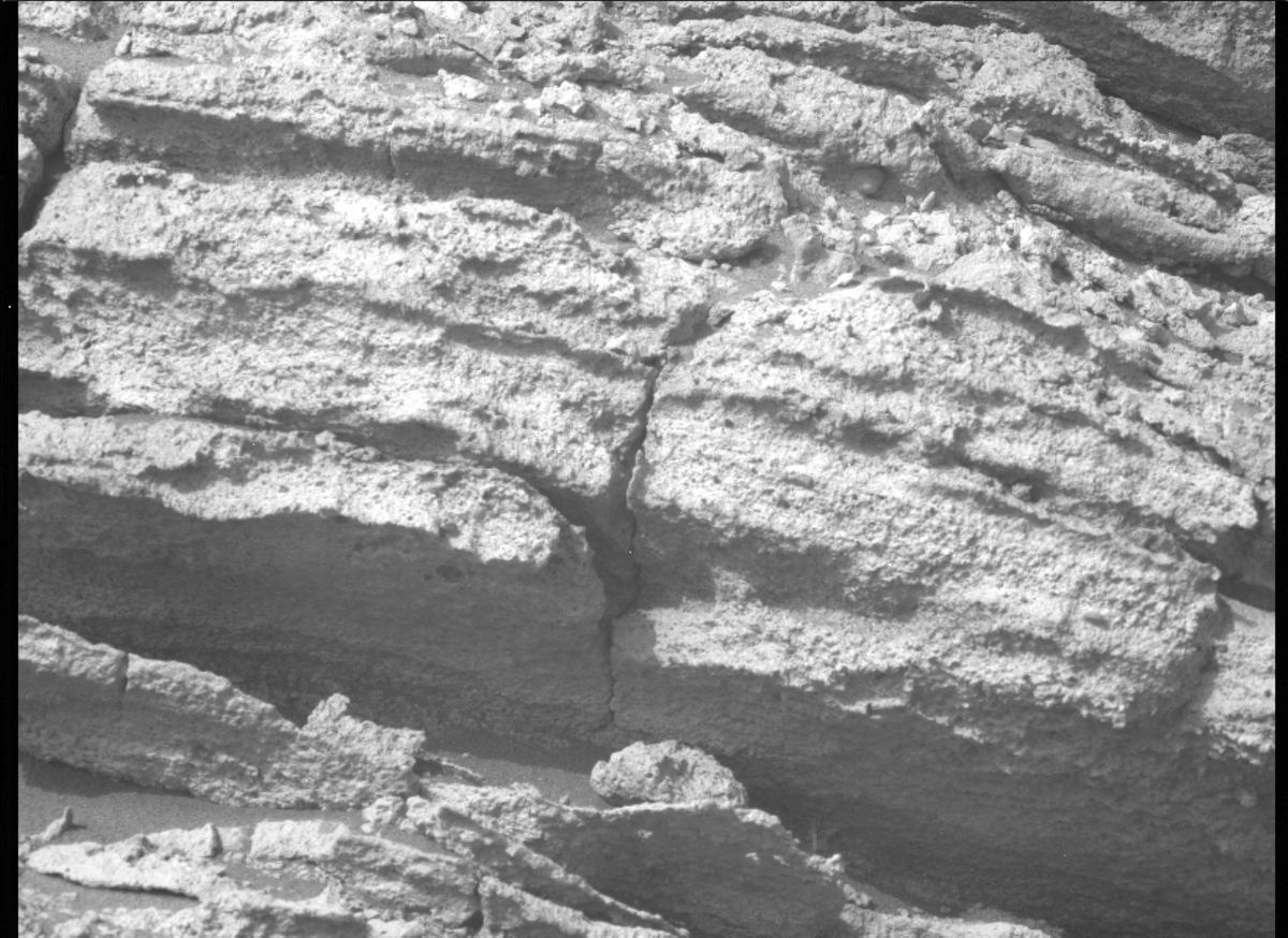 This image was taken by MCZ_LEFT onboard NASA's Mars rover Perseverance on Sol 498