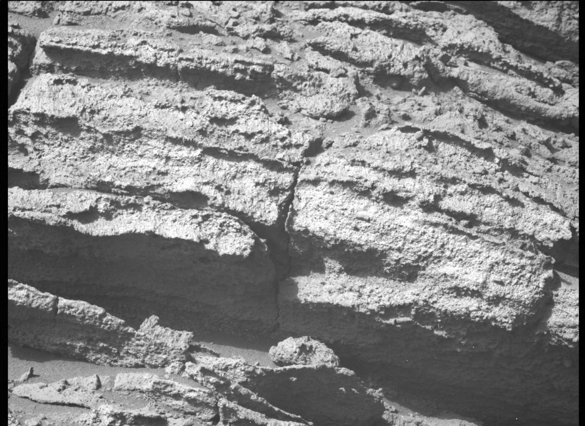 This image was taken by MCZ_LEFT onboard NASA's Mars rover Perseverance on Sol 498
