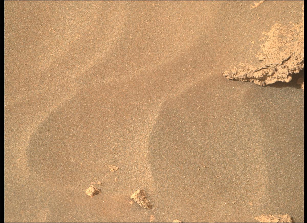 This image was taken by MCZ_RIGHT onboard NASA's Mars rover Perseverance on Sol 498