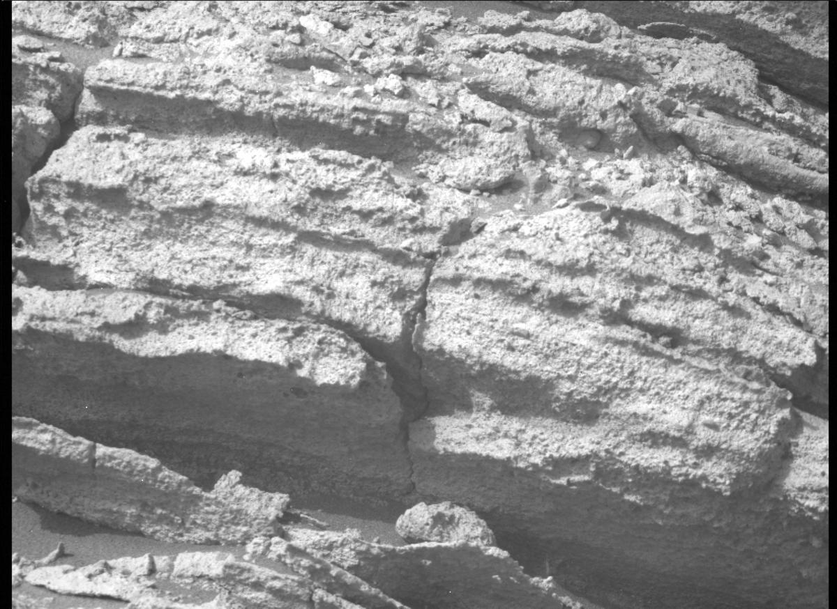 This image was taken by MCZ_RIGHT onboard NASA's Mars rover Perseverance on Sol 498