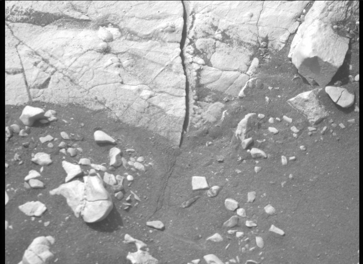 This image was taken by MCZ_RIGHT onboard NASA's Mars rover Perseverance on Sol 505