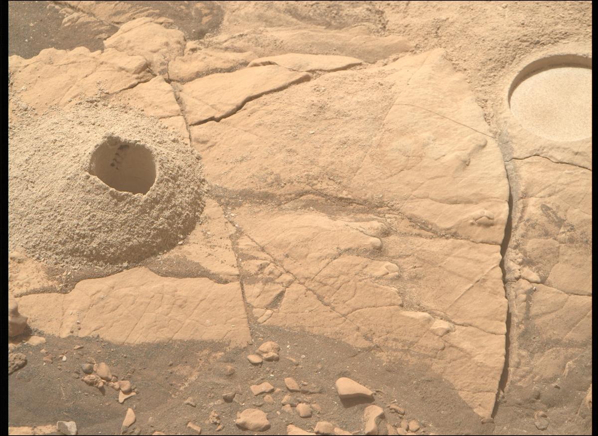 This image was taken by MCZ_RIGHT onboard NASA's Mars rover Perseverance on Sol 512