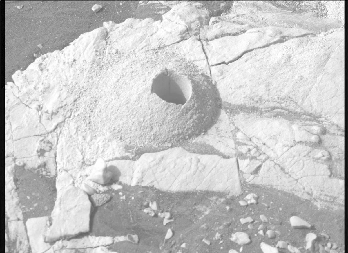 This image was taken by MCZ_RIGHT onboard NASA's Mars rover Perseverance on Sol 512