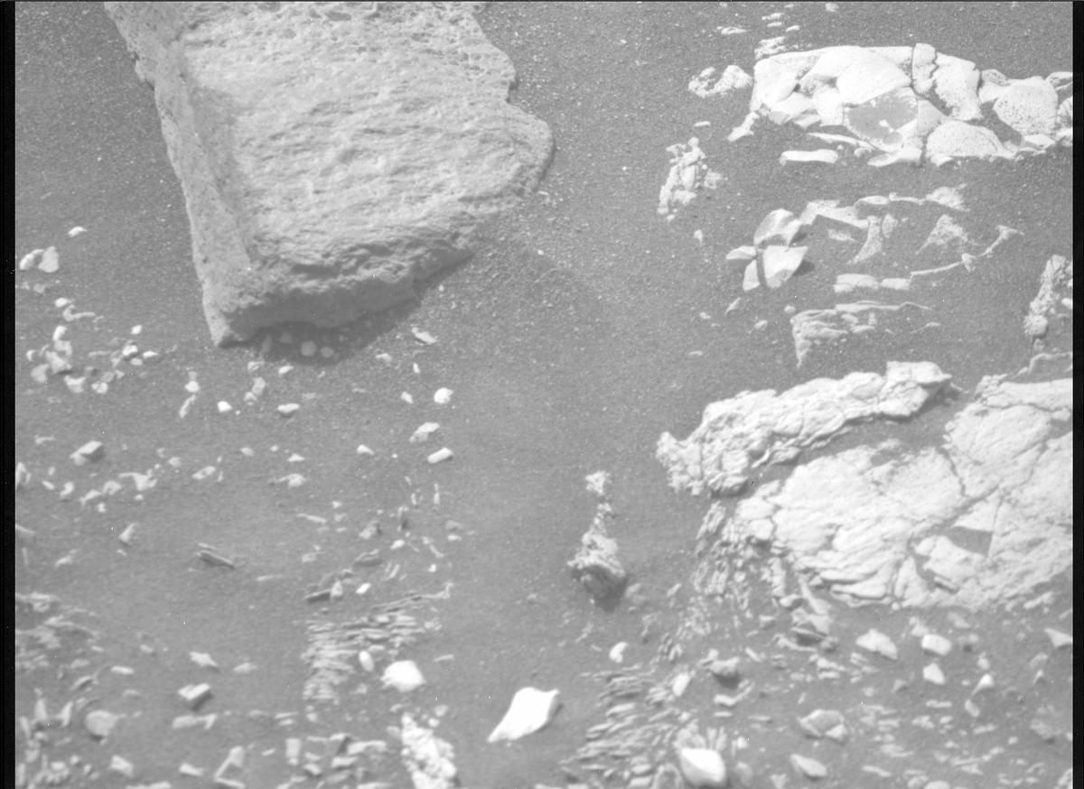 This image was taken by MCZ_RIGHT onboard NASA's Mars rover Perseverance on Sol 512