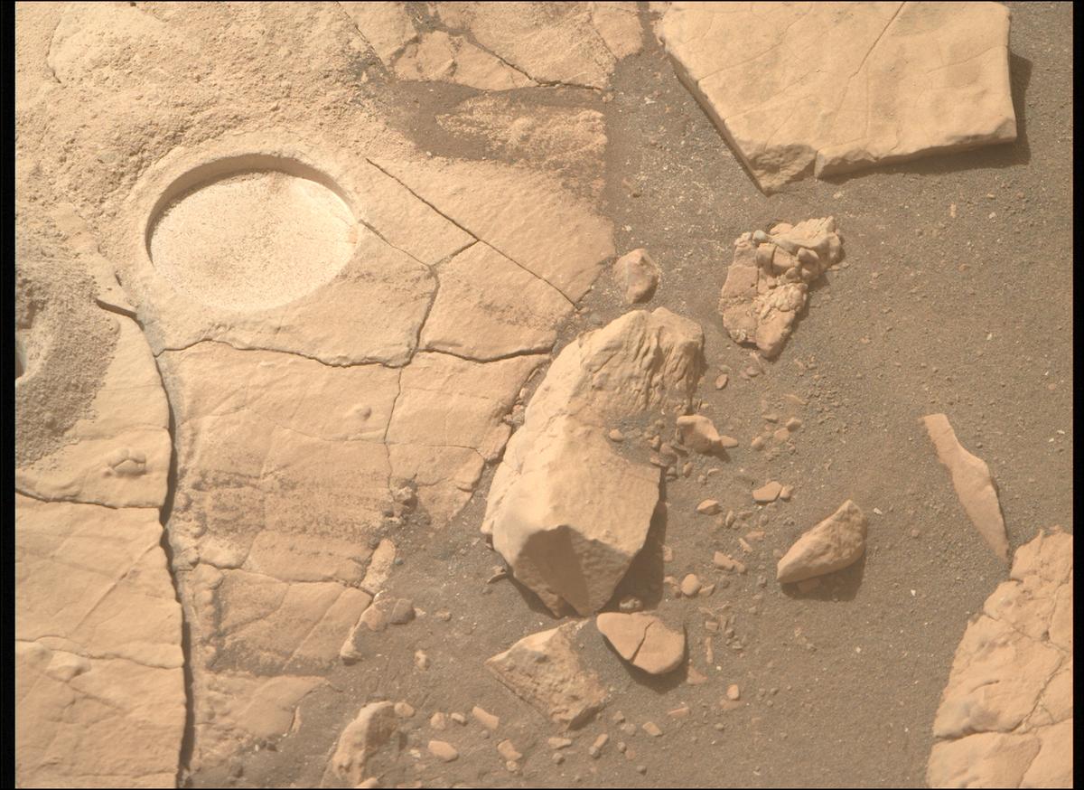 This image was taken by MCZ_RIGHT onboard NASA's Mars rover Perseverance on Sol 518