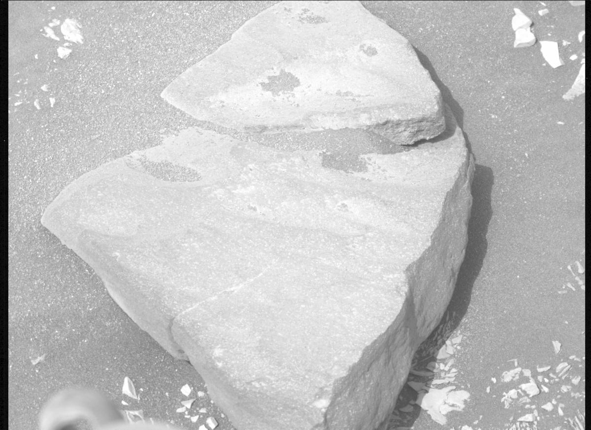 This image was taken by MCZ_LEFT onboard NASA's Mars rover Perseverance on Sol 521
