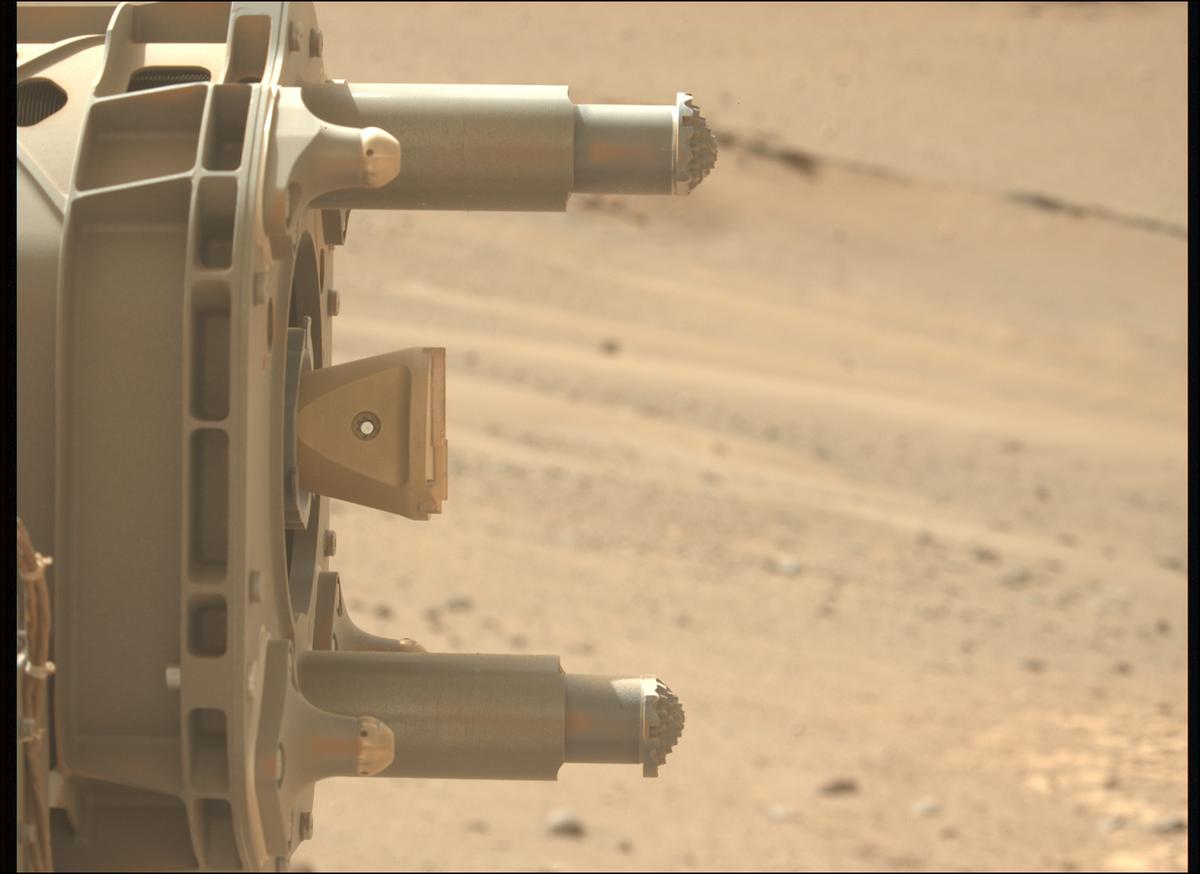 This image was taken by MCZ_LEFT onboard NASA's Mars rover Perseverance on Sol 524