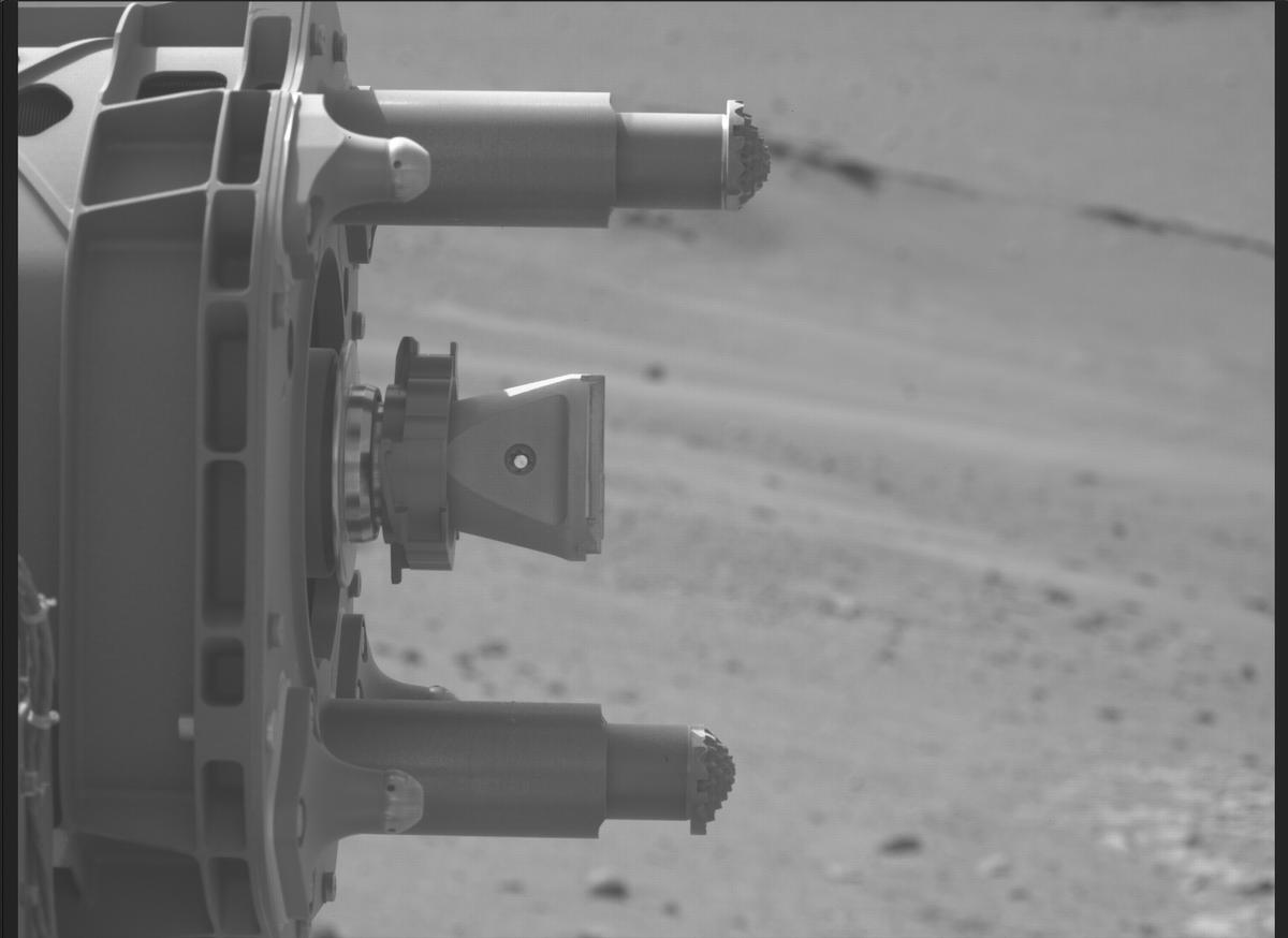 This image was taken by MCZ_LEFT onboard NASA's Mars rover Perseverance on Sol 524