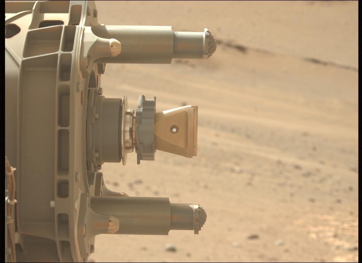 This image was taken by MCZ_LEFT onboard NASA's Mars rover Perseverance on Sol 524