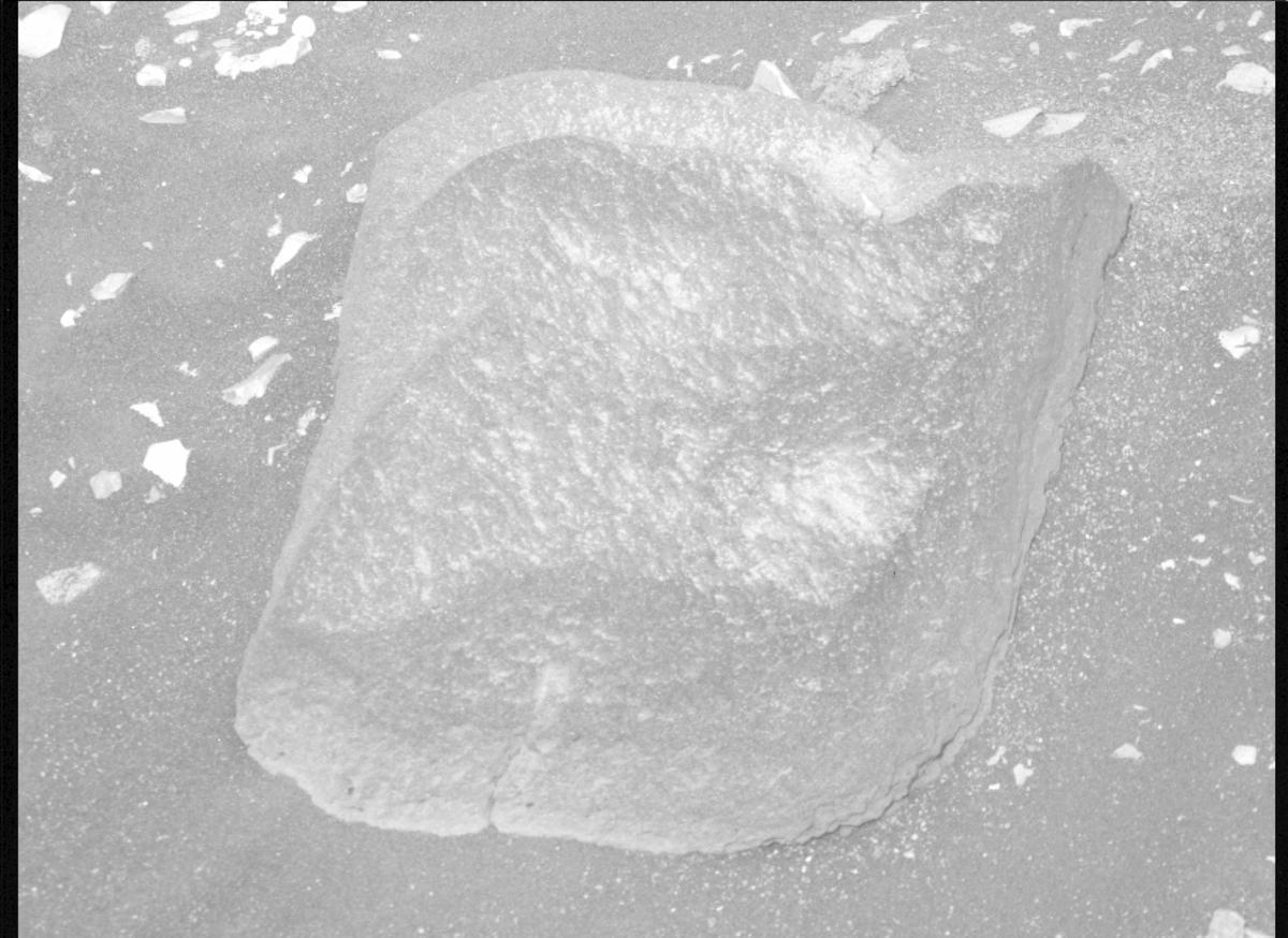 This image was taken by MCZ_RIGHT onboard NASA's Mars rover Perseverance on Sol 524