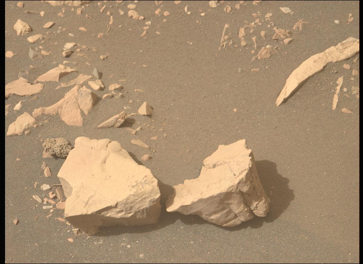 This image was taken by MCZ_LEFT onboard NASA's Mars rover Perseverance on Sol 526