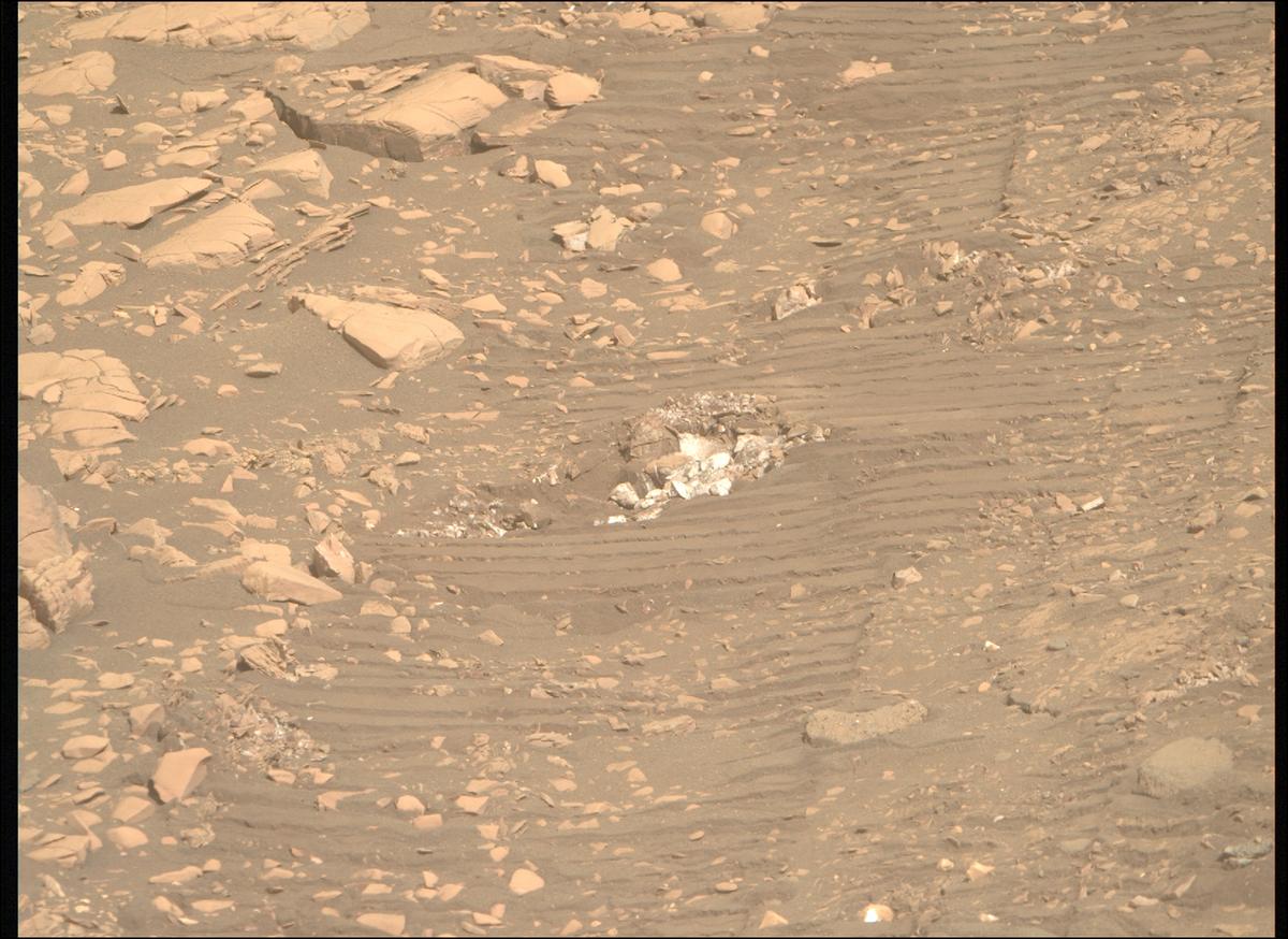 This image was taken by MCZ_RIGHT onboard NASA's Mars rover Perseverance on Sol 533