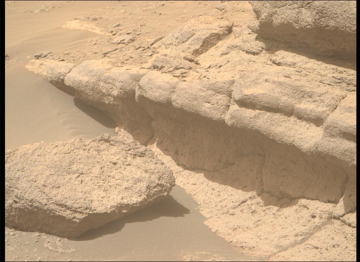 This image was taken by MCZ_RIGHT onboard NASA's Mars rover Perseverance on Sol 538