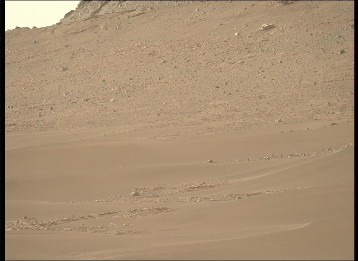 This image was taken by MCZ_RIGHT onboard NASA's Mars rover Perseverance on Sol 548