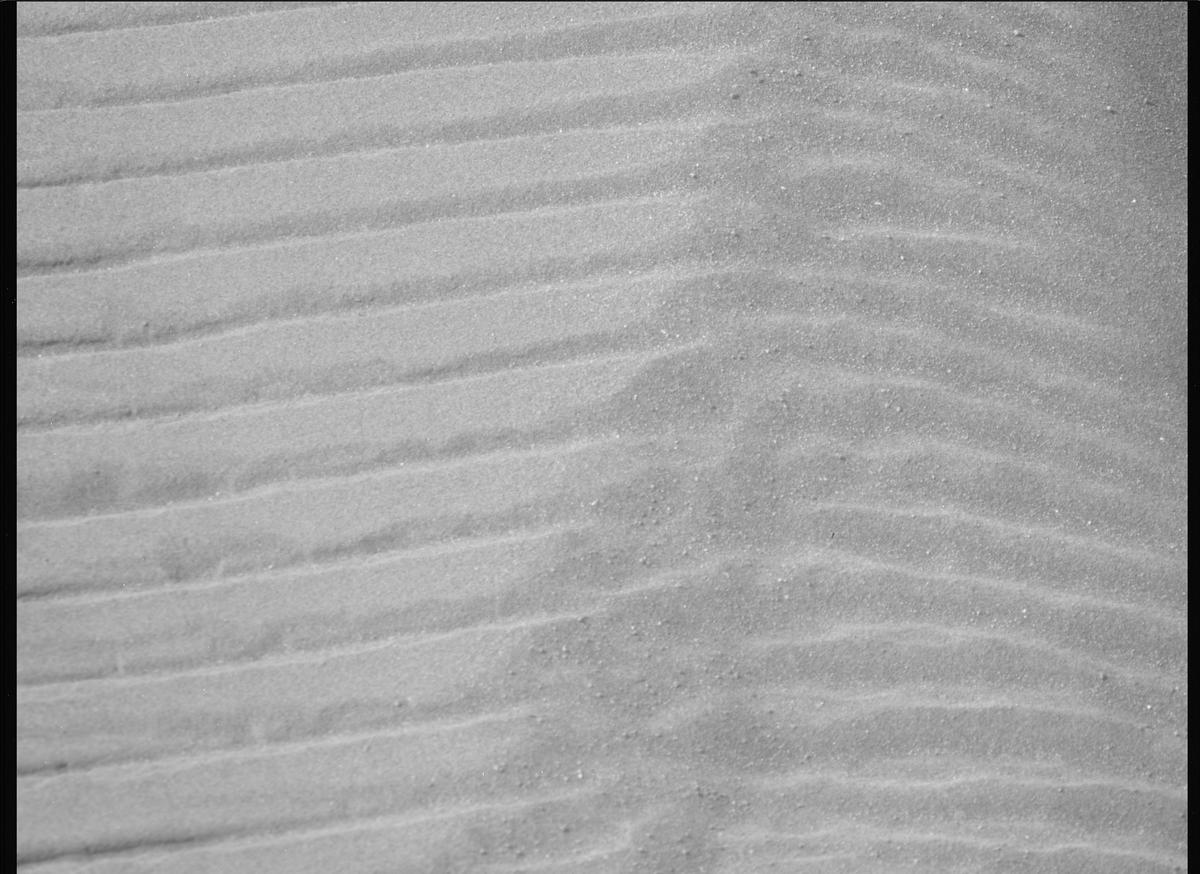 This image was taken by MCZ_RIGHT onboard NASA's Mars rover Perseverance on Sol 551