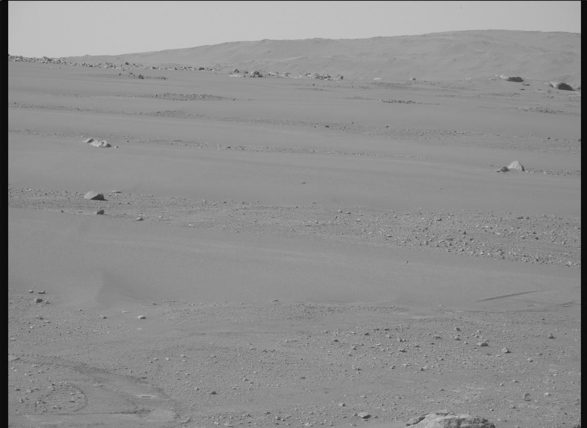 This image was taken by MCZ_RIGHT onboard NASA's Mars rover Perseverance on Sol 552