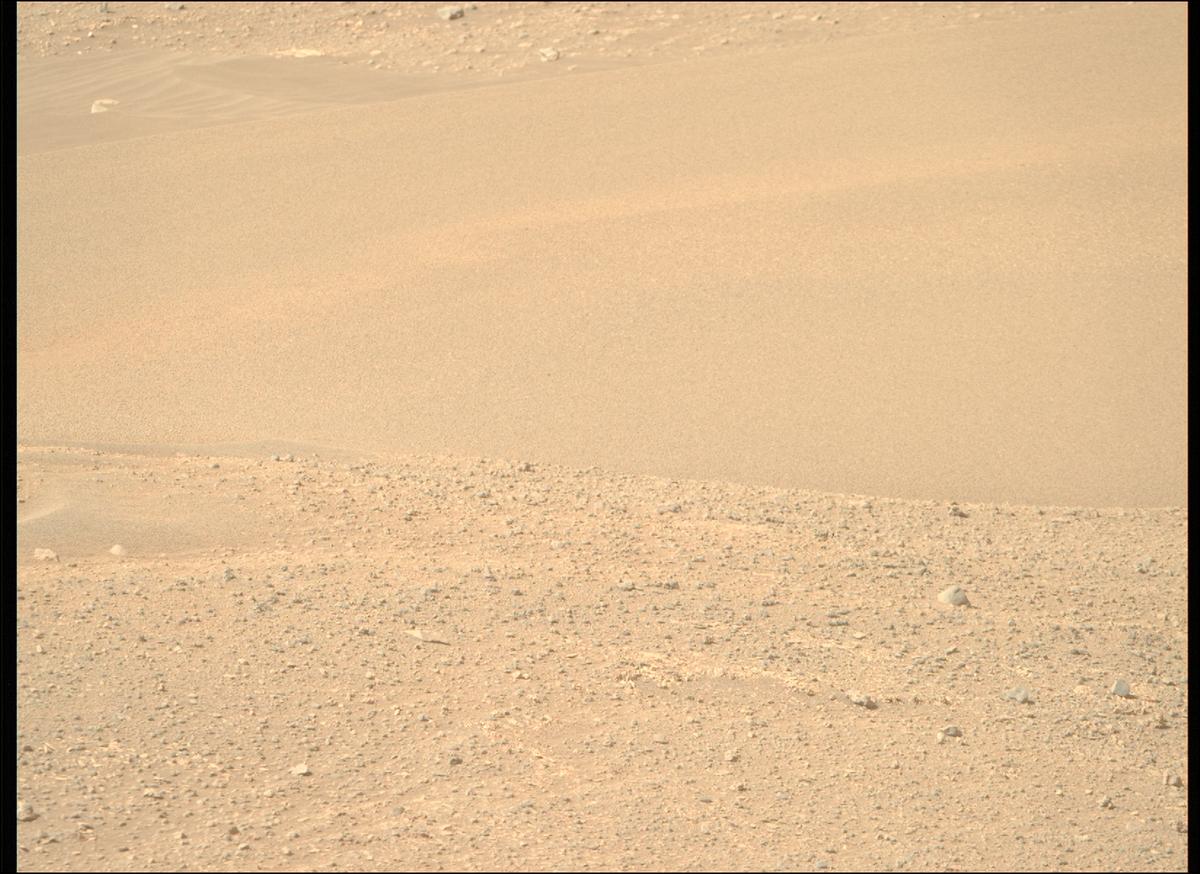 This image was taken by MCZ_RIGHT onboard NASA's Mars rover Perseverance on Sol 555