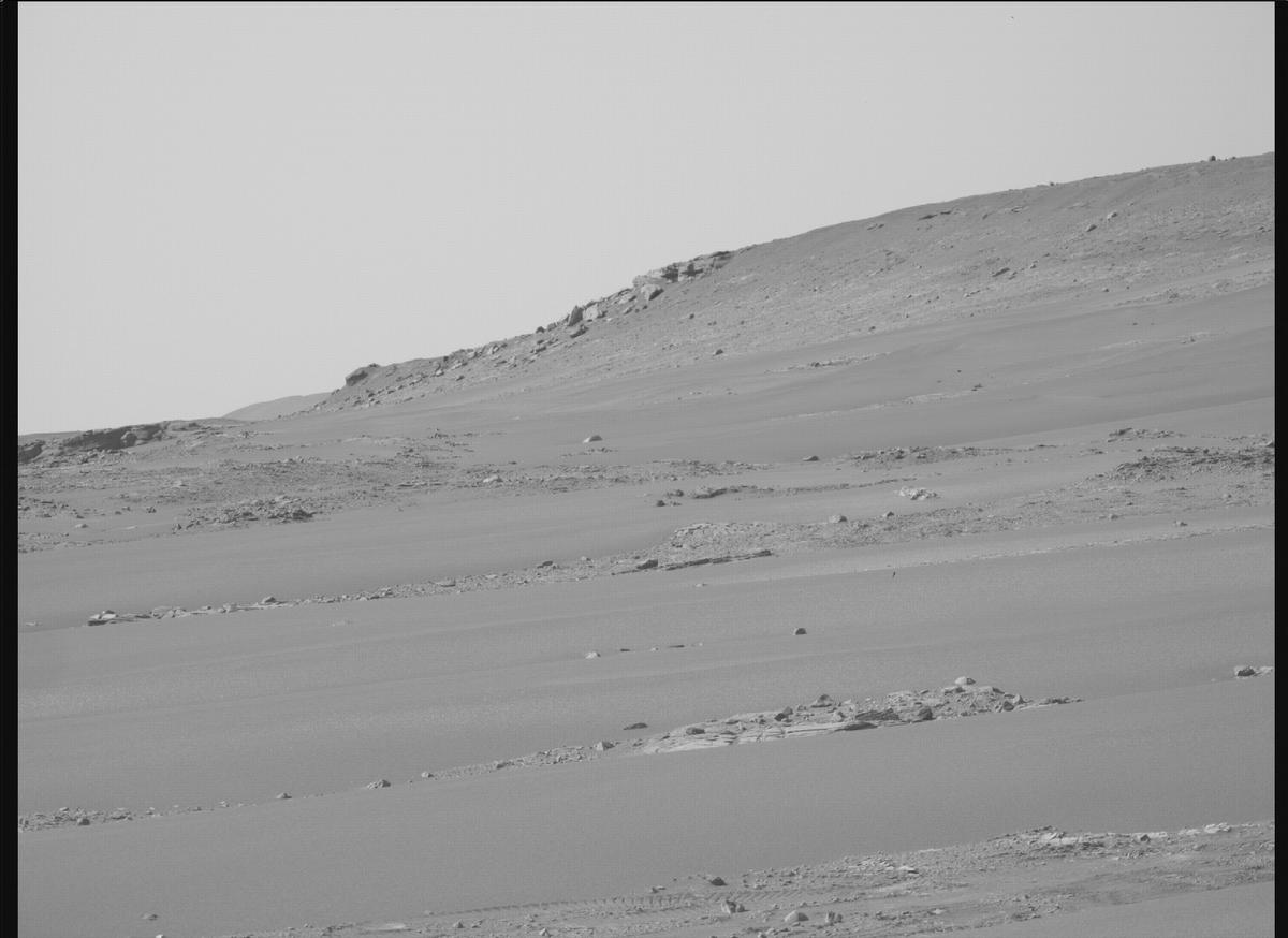 This image was taken by MCZ_RIGHT onboard NASA's Mars rover Perseverance on Sol 556