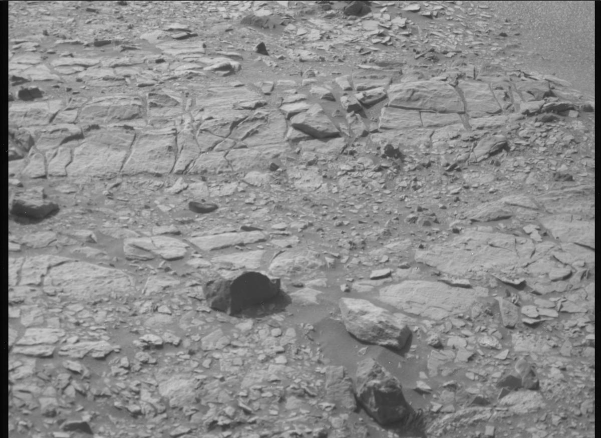 This image was taken by MCZ_RIGHT onboard NASA's Mars rover Perseverance on Sol 557