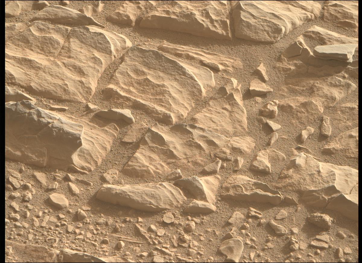 This image was taken by MCZ_RIGHT onboard NASA's Mars rover Perseverance on Sol 565