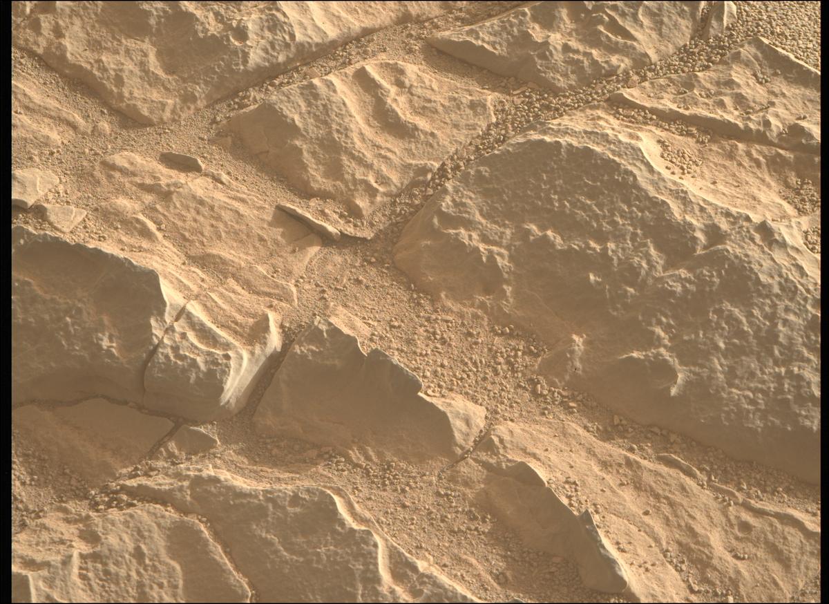 This image was taken by MCZ_RIGHT onboard NASA's Mars rover Perseverance on Sol 565