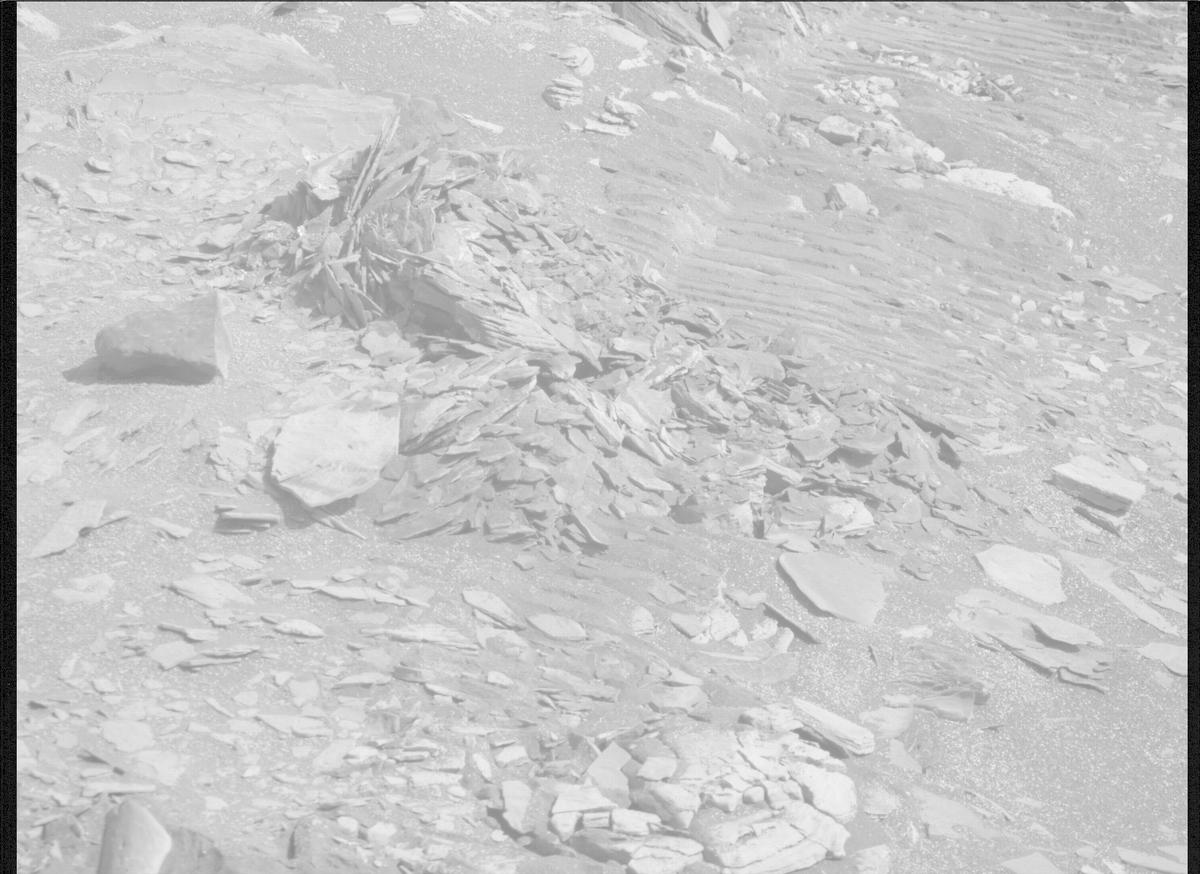 This image was taken by MCZ_RIGHT onboard NASA's Mars rover Perseverance on Sol 566