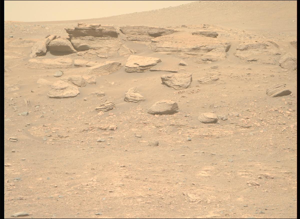 This image was taken by MCZ_RIGHT onboard NASA's Mars rover Perseverance on Sol 567