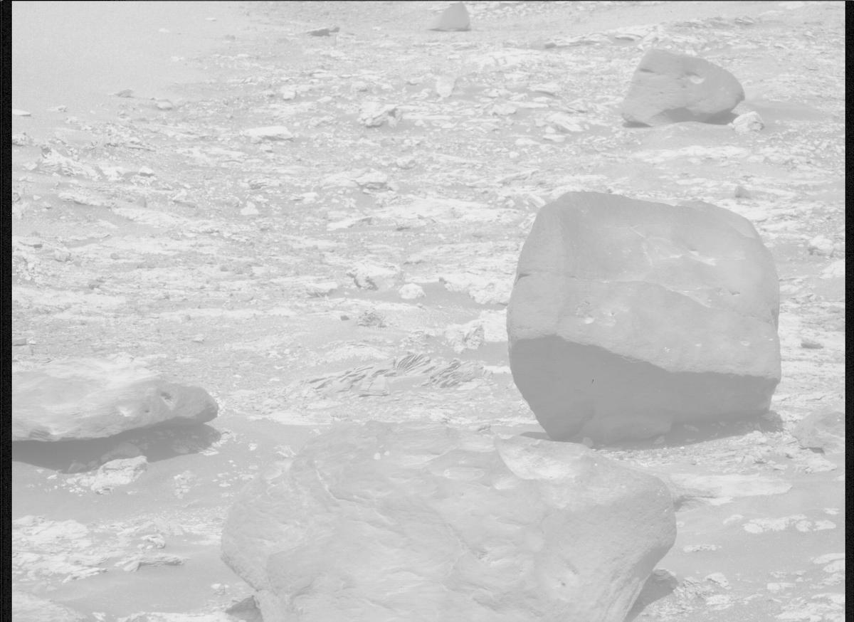 This image was taken by MCZ_RIGHT onboard NASA's Mars rover Perseverance on Sol 567