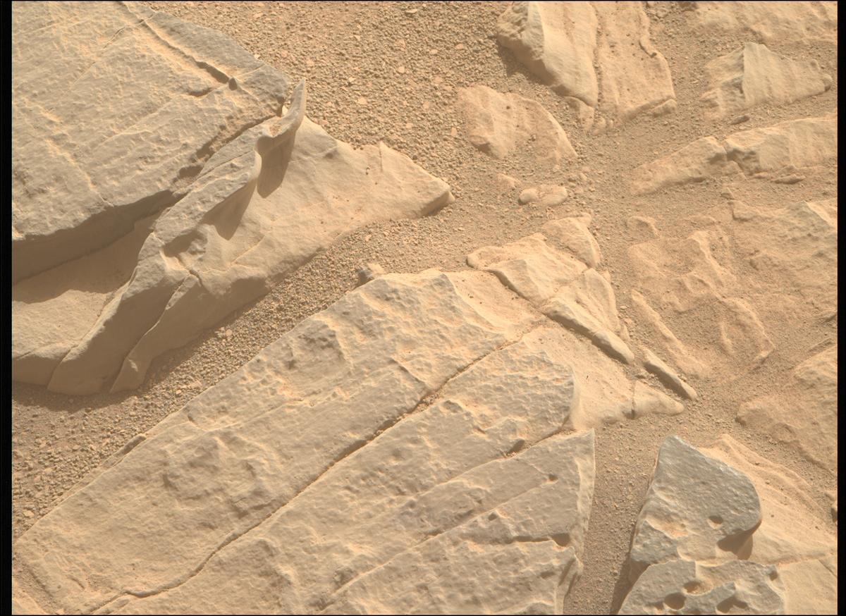 This image was taken by MCZ_RIGHT onboard NASA's Mars rover Perseverance on Sol 569