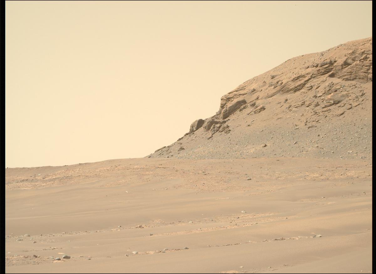 This image was taken by MCZ_RIGHT onboard NASA's Mars rover Perseverance on Sol 569