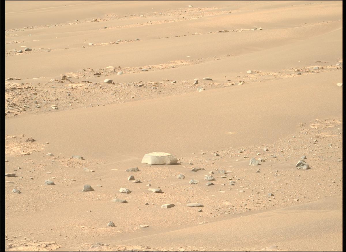 This image was taken by MCZ_RIGHT onboard NASA's Mars rover Perseverance on Sol 569