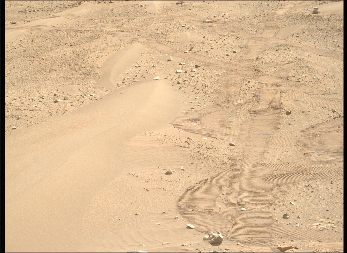 This image was taken by MCZ_RIGHT onboard NASA's Mars rover Perseverance on Sol 569