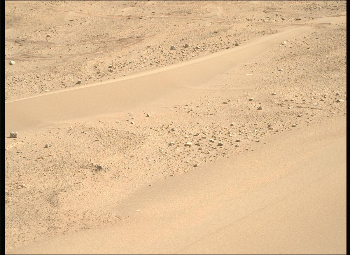 This image was taken by MCZ_RIGHT onboard NASA's Mars rover Perseverance on Sol 569