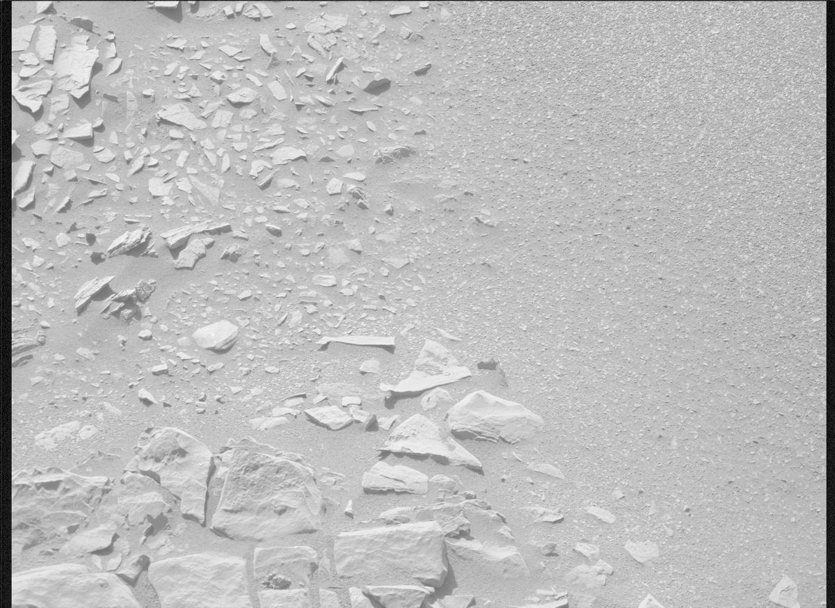 This image was taken by MCZ_RIGHT onboard NASA's Mars rover Perseverance on Sol 569